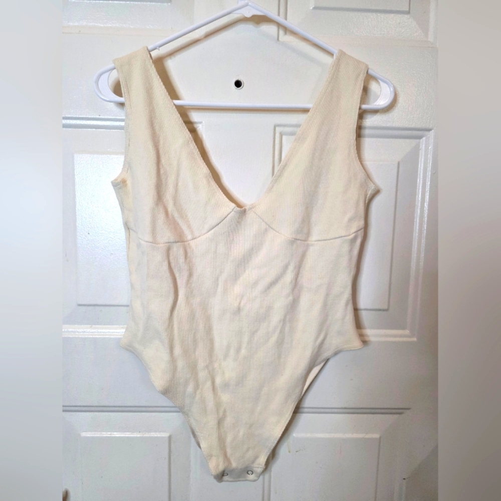 Summi‎ Summi Cream Bodysuit Sleeveless Size Medium